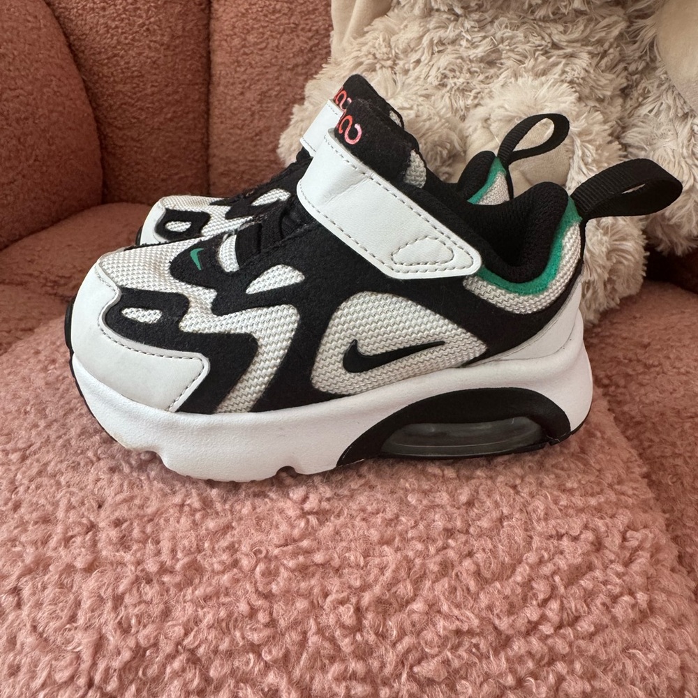 Nike Air Max 200 Toddler AT5629-100 White with Black Sneakers Size 5